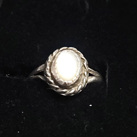 925 Sterling Silver Mother Of Pearl Ring Size 4 - Picture 5 of 7